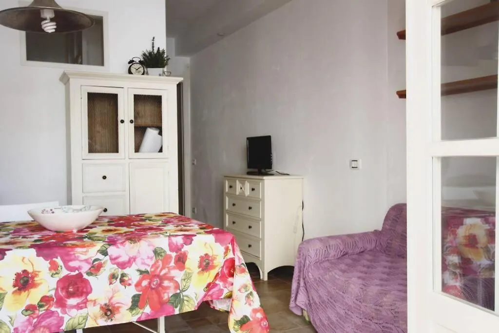 Una Casa Tra Le Colline E Il Mare contacts